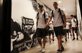 Thiaguinho e Carlos Augusto chegam  Arena Corinthians para jogo contra o Oeste, pelo Paulisto