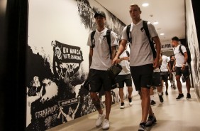 Thiaguinho e Carlos Augusto chegam à Arena Corinthians para jogo contra o Oeste, pelo Paulistão