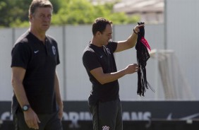 Comisso tcnica prepara tudo para o treino da manh desta segunda-feira no CT Joaquim Grava