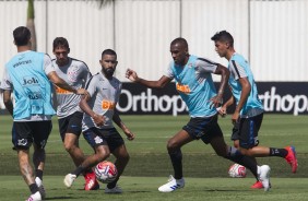 Corinthians j volta aos treinos na manh desta segunda-feira no CT Joaquim Grava