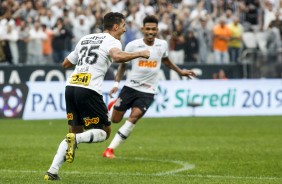 Danilo Avelar comemorando o gol da partida contra o Oeste, no Campeonato Paulista