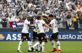 Danilo Avelar comemorando o gol da partida contra o Oeste, no Campeonato Paulista