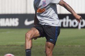 Gustagol treina no CT Joaquim Grava nesta manhã de segunda-feira