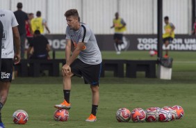 Lucas Piton participou do treino do elenco profissional nesta segunda-feira