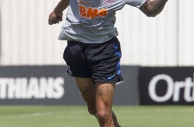 Richard também treina na manhã desta segunda-feira no CT