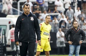 Técnico Fábio Carille comanda a equipe no jogo contra o Oeste