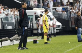 Tcnico Fbio Carille no jogo contra o Oeste