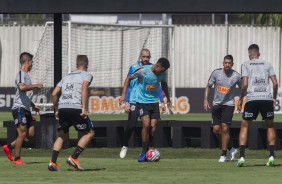 Timão treina no CT na manhã desta segunda