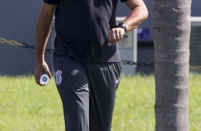 Treinador Fábio Carille treina equipe na manhã desta segunda-feira
