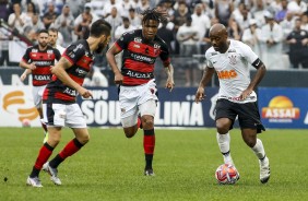 Vagner Love durante a vitria contra o Oeste, pelo Paulista