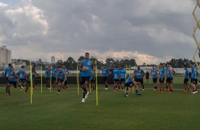 Jogadores durante treino no CT Joaquim Grava nesta terça-feira