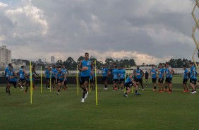 Jogadores durante treino no CT Joaquim Grava nesta tera-feira