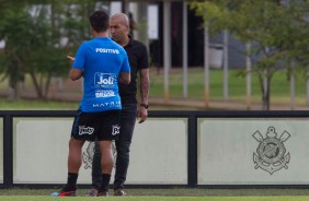 Sheik e Jadson conversam no treino desta terça-feira no CT