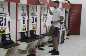 Pedro Henrique no vestirio antes da partida contra o Ituano, no estdio Dr. Novelli Jnior