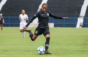 Adriana no duelo contra o Santos pelo Brasileiro Feminino