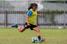 Victória treina com as meninas do Corinthians Futebol Feminino