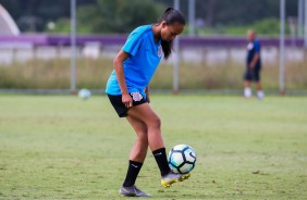 Adriana treinando pelo Corinthians Futebol Feminino nesta quarta-feira