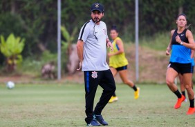 Arthur Elias treina equipe do Corinthians Futebol Feminino