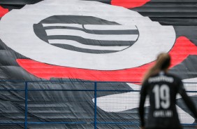 Bandeirão no jogo do Corinthians Feminino contra o Santos, pelo Brasileirão