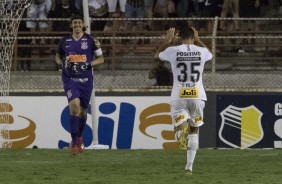Cssio e Danilo Avelar em partida contra o Ituano, pelo Paulisto 2019