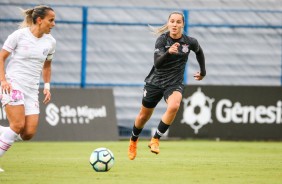 Giovanna Crivelari no jogo contra o Santos, pelo Brasileirão Feminino