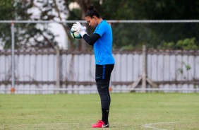 Goleira Lelê treina pelo Corinthians Futebol Feminino
