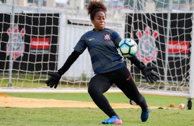 Goleira Paty treina pelo Futebol Feminino do Corinthians