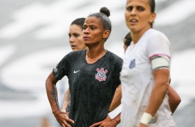 Grazi no duelo contra o Santos pelo Brasileiro Feminino