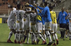 Jogadores comemoram o gol de Danilo Avelar contra o Ituano, pelo Paulistão 2019