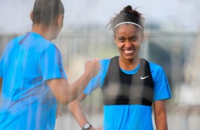 Juliete toda sorridente no treino das meninas do Corinthians Futebol Feminino