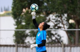 Lelê durante treino das meninas do Corinthians Futebol Feminino