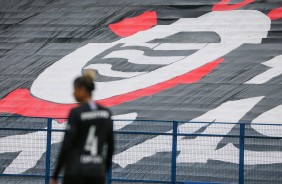 Lindo bandeiro no jogo do Corinthians Feminino contra o Santos