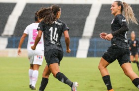 Millene e Giovanna no duelo contra o Santos, pelo Campeonato Brasileiro Feminino