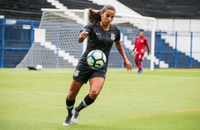 Millene em partida contra o Santos; Corinthians feminino lutou, mas saiu derrotado