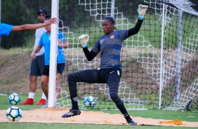 Tainá durante treino das meninas do Corinthians Futebol Feminino