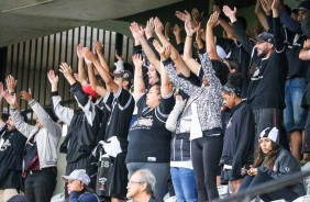 Torcida cantou muito para as meninas do Corinthians Futebol Feminino no duelo contra o Santos