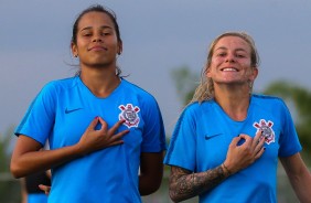 Victria e Cacau treinam pelo Corinthians Futebol Feminino