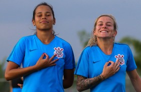 Victória e Cacau treinam pelo Corinthians Futebol Feminino