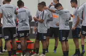 Jogadores no treino desta quinta-feira no CT Joaquim Grava