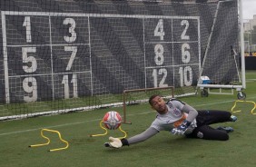 Goleiro Filipe no treino de hoje no CT Joaquim Grava