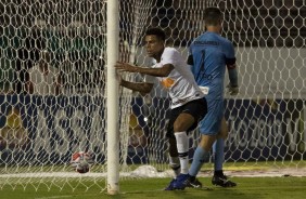 Gustavo saiu do banco para marcar o gol de empate do Corinthians contra a Ferroviria