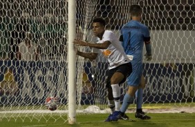 Gustavo saiu do banco para marcar o gol de empate do Corinthians contra a Ferroviária