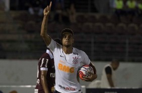 Sempre ele! Gustavo entra e marca o gol de empate do Corinthians contra a Ferroviria