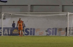 Walter entrou no lugar de Cássio, que sentiu dores e foi substituído ainda no intervalo