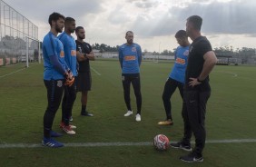 Goleiros do Corinthians no treinamento desta segunda-feira no CT Joaquim Grava