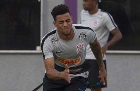 Gustavo volta a treinar aps empatar o jogo contra a Ferroviria, no domingo