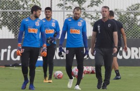 Leandro Idalino e goleiros treinam no CT Joaquim Grava