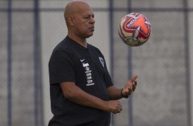 Mauro da Silva no treino desta segunda-feira no CT Joaquim Grava