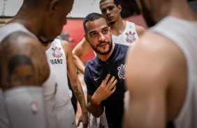 Técnico Bruno Savignani durante o jogo contra o Vasco pelo Novo Basquete Brasil