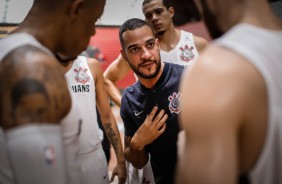 Tcnico Bruno Savignani durante o jogo contra o Vasco pelo Novo Basquete Brasil